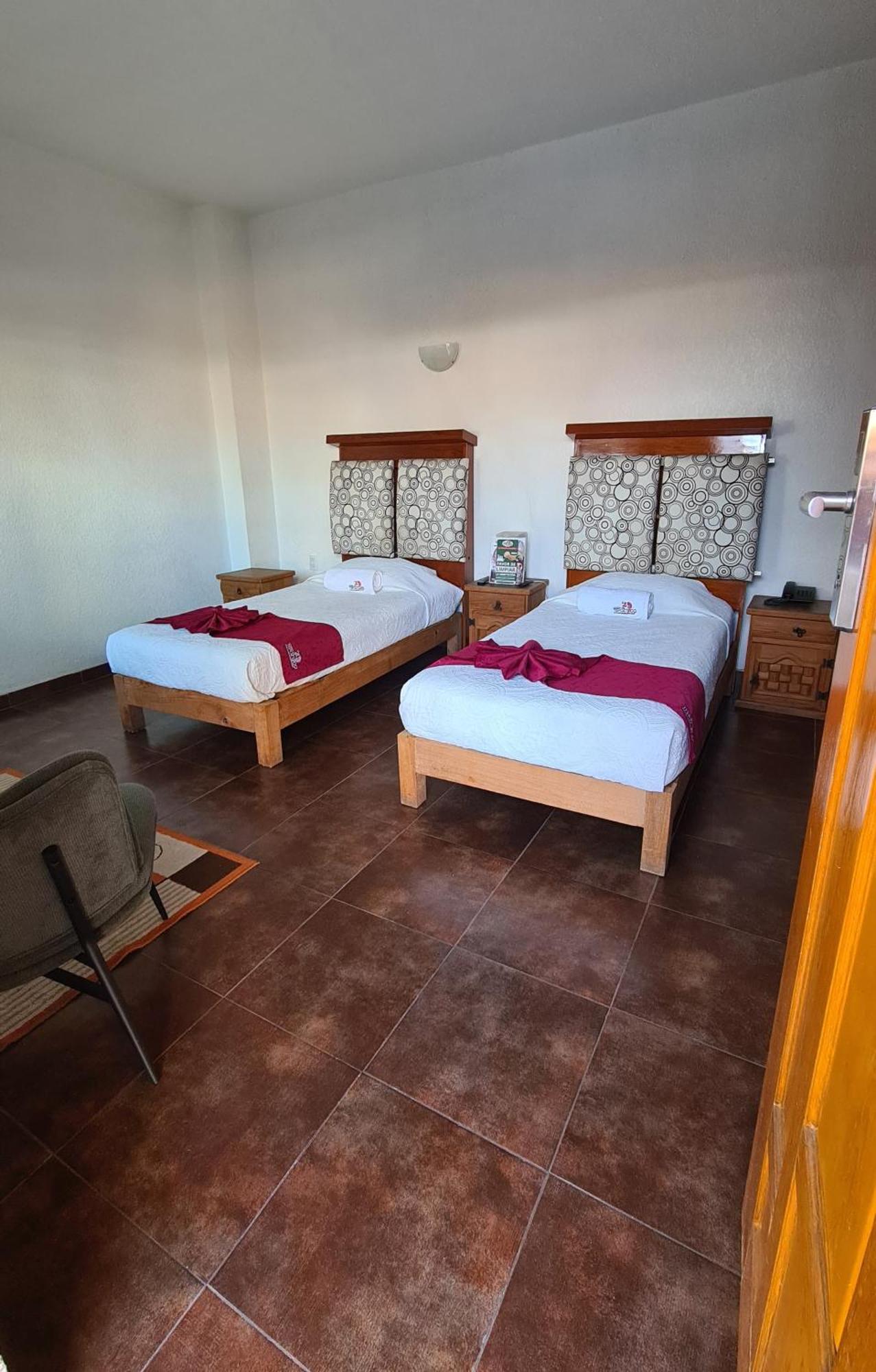 Hotel Leyenda Del Tepozteco Тепостлан Экстерьер фото