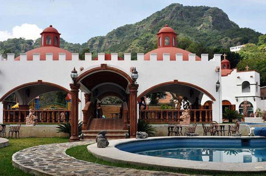 Hotel Leyenda Del Tepozteco Тепостлан Экстерьер фото